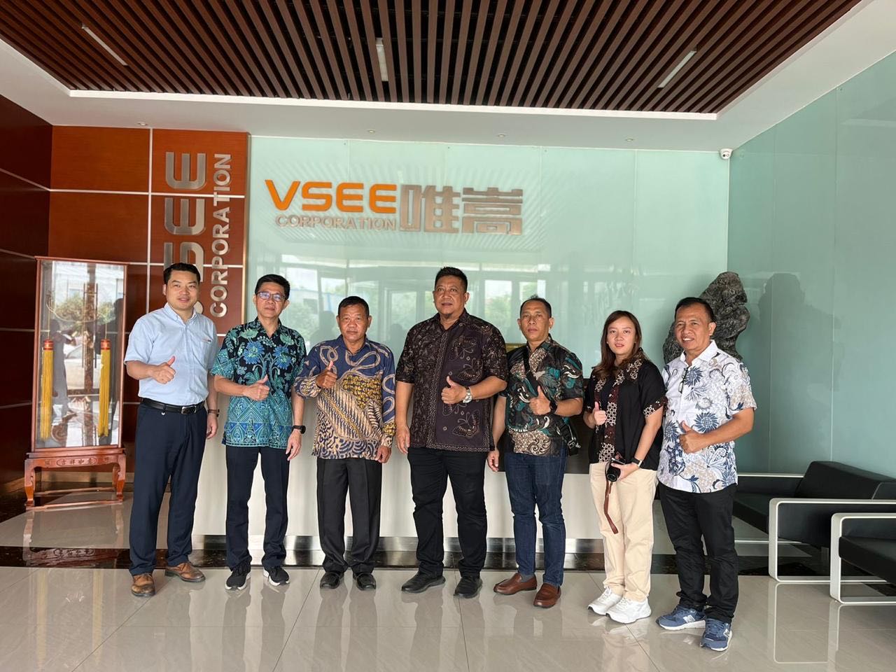 Welcome VSEE's Indonesian Distributor and Customers for Factory